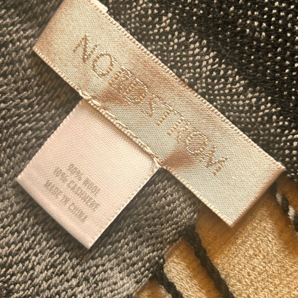 Nordstrom's Women's Silk/Wool Scarf/ Oblong/ Grey & Black Strips/ Fringe - Picture 2 of 5